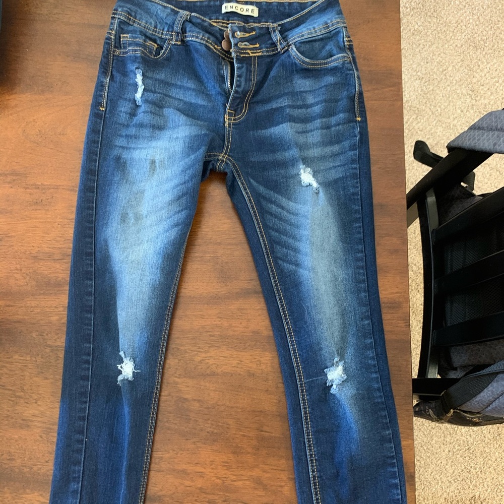 Skinny jeans- distressed